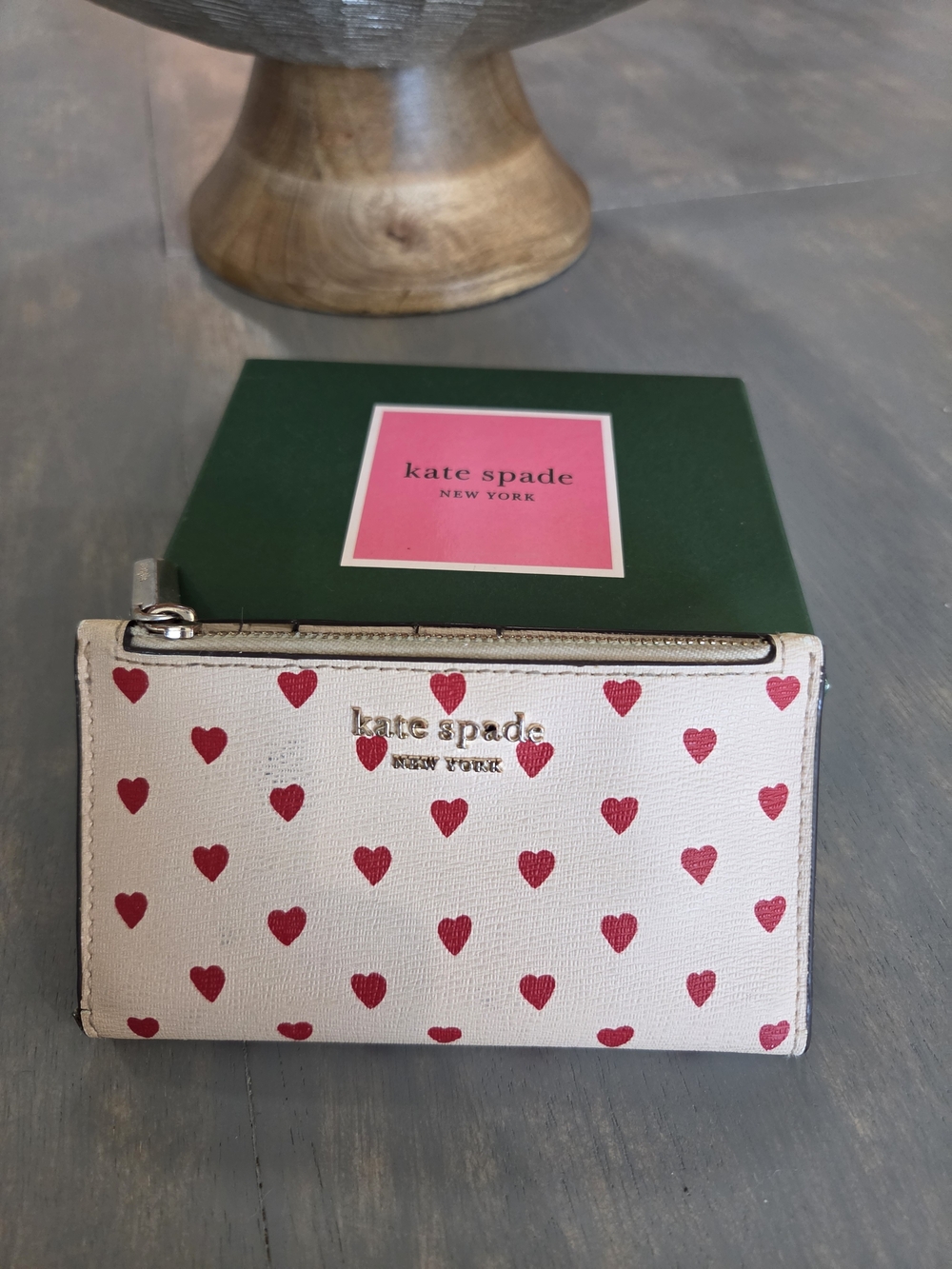 kate spade New York Heart Print Zip Card Holder - White with Red Hearts